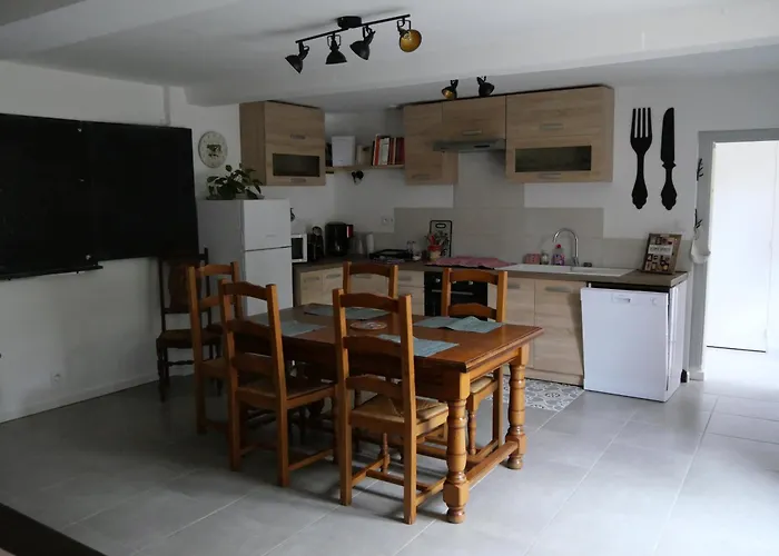 L'ecole Buissonniere Nyaraló Noyant-la-Plaine